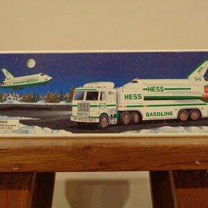 1999 HESS TOY TRUCK & SPACE SHITTLE W/ SATELLITE